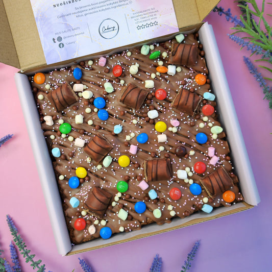 Dekoruotas belgiško šokolado brownis