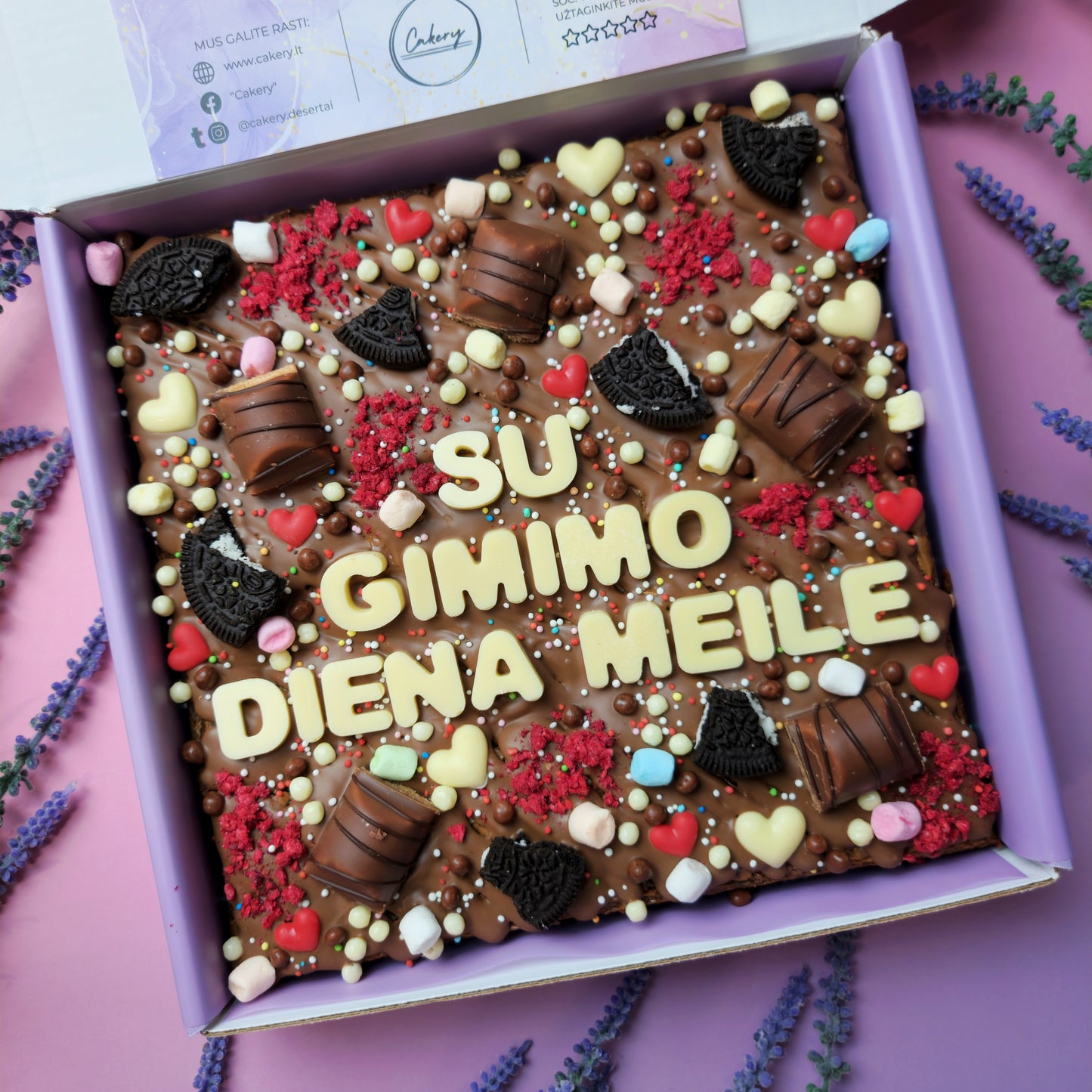 Prabangus belgiško šokolado brownis su Jūsų žinute